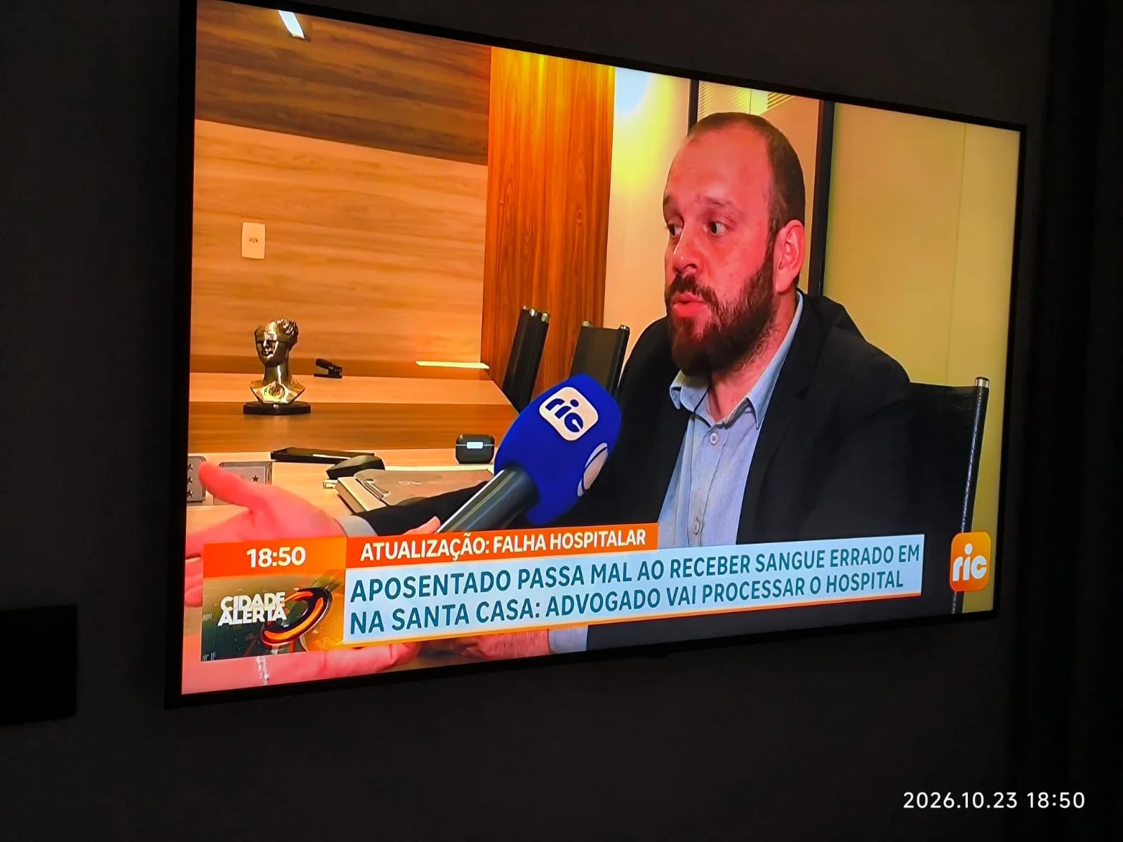 Marcos Silva entrevistado pela RIC TV no Cidade Alerta sobre denúncia de transfusão de sangue errado na Santa Casa